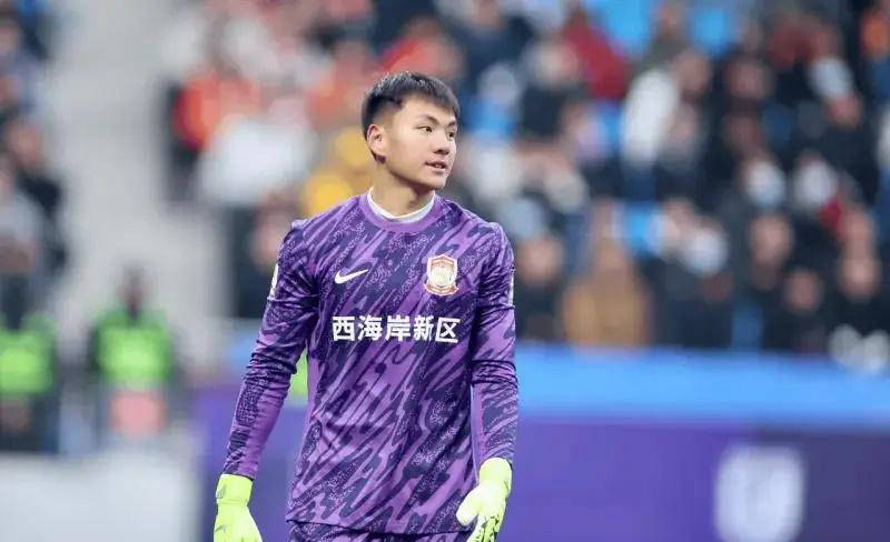 亚眠守门员出色表现引发外界称赞，获得关注的简单介绍